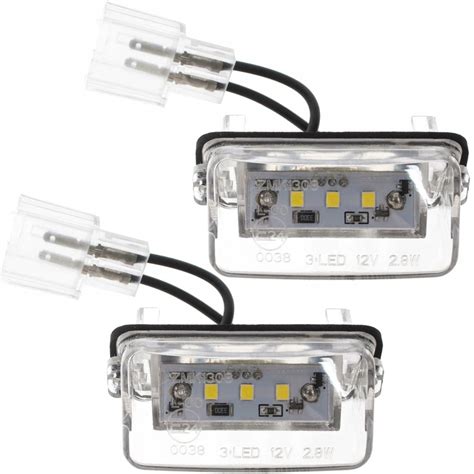 porównanie żarówki C5W i modułu LED do tablicy rejestracyjnej