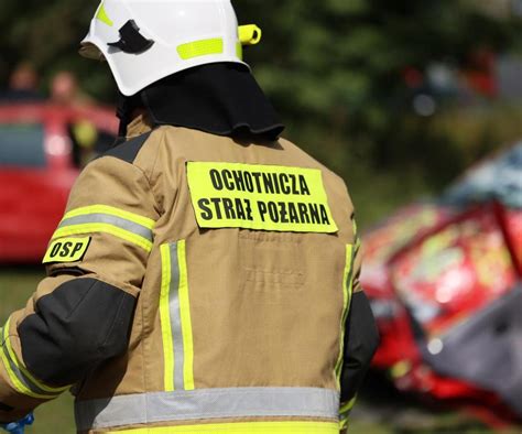 zdjęcie strażaków ochotników podczas akcji ratowniczej