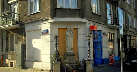 Figura Matki Boskiej na rogu ulicy Ząbkowskiej i T. Korsaka