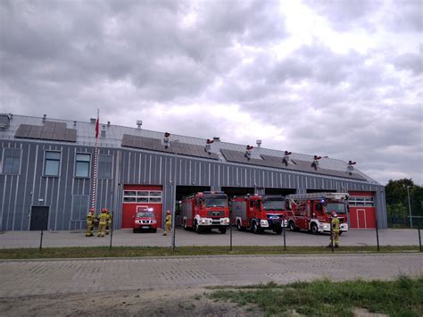 Zdjęcie przedstawiające Jednostkę Ratowniczo-Gaśniczą JRG 3 Gdynia Oksywie lub nowoczesny wóz strażacki