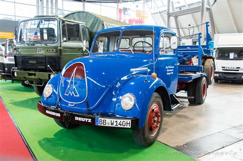 Zabytkowy wóz Magirus Deutz Mercur podczas parady