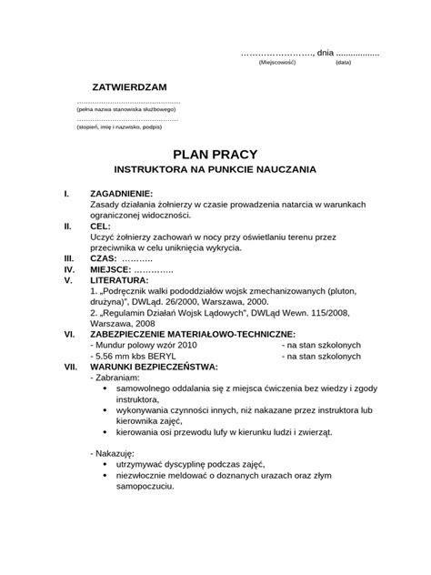 Strażak w woderach Fluo pracujący w warunkach ograniczonej widoczności (np. nocą lub we mgle).