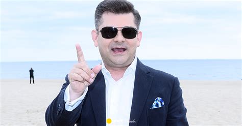 Zdjęcie Zenona Martyniuka podczas występu na festynie lub plakat z wydarzenia 