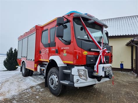 Zdjęcie nowoczesnego samochodu ratowniczo-gaśniczego OSP lub sprzętu hydraulicznego Lukas.