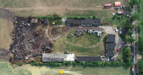 Zdjęcie składowiska chemikaliów we Wszedniu po pożarze