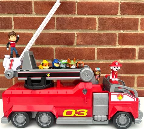 Paw Patrol Marshall 2-in-1 transforming fire truck playset with figures