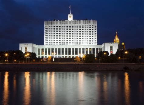 Płonący Biały Dom w Moskwie podczas wydarzeń w październiku 1993 roku