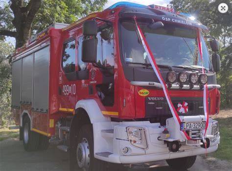 Zdjęcie nowego samochodu ratowniczo-gaśniczego Volvo FLD3C dla OSP Kostki