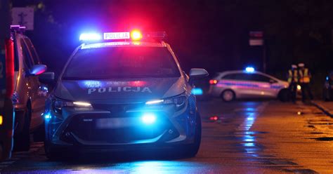 Zdjęcie poglądowe: Radiowóz policji na miejscu zdarzenia w nocy