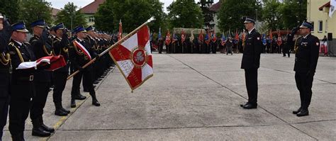 Uroczystość jubileuszowa OSP Krzyż Wielkopolski, strażacy ze sztandarem