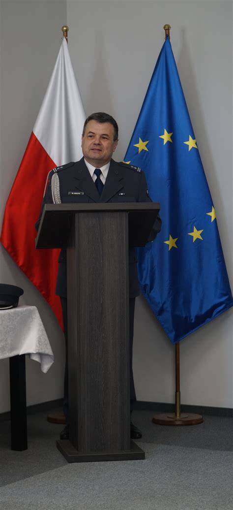 Zdjęcie kapitana Marcina Gawrysia podczas ceremonii objęcia stanowiska lub w służbowym mundurze.