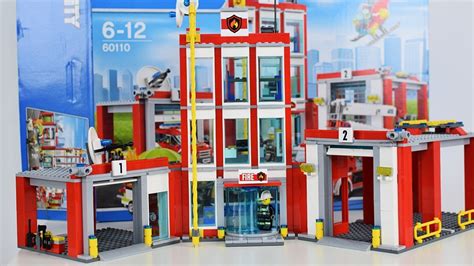 Duża remiza strażacka LEGO City z wozami strażackimi i helikopterem