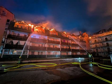 zdjęcie z akcji gaśniczej w bloku mieszkalnym