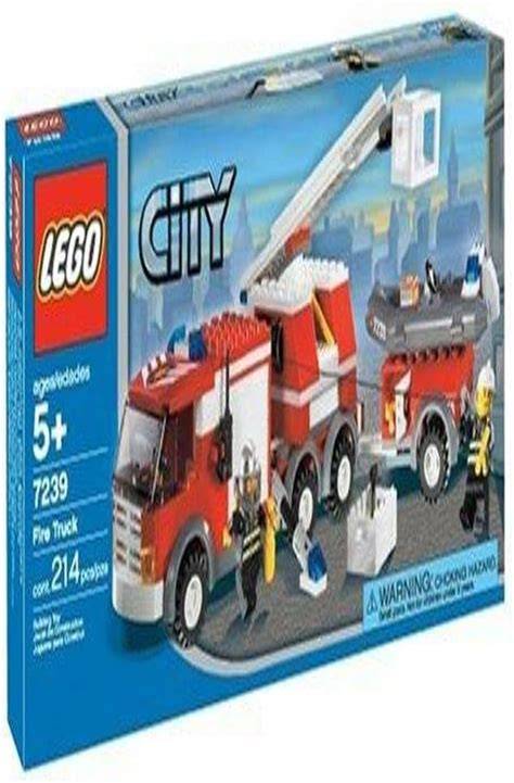 Zdjęcie przedstawiające zbudowany zestaw LEGO City Wóz Strażacki 7239
