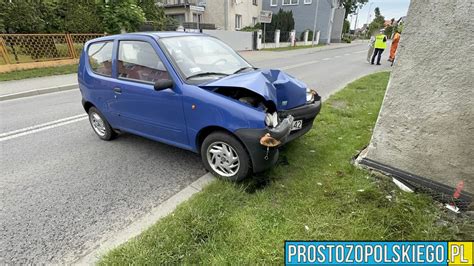 zdjęcie spalonego Renault Clio i Fiata Seicento na osiedlu Piastowskim