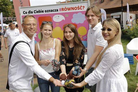 Tematyczne zdjęcie pikniku/imprezy plenerowej, symbolizujące wydarzenie.