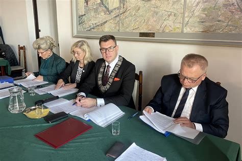Uroczystość pożegnania skarbnik miasta Złotoryi Grażyny Soi, z udziałem radnych