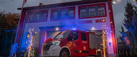 zdjęcie nowego samochodu ratownictwa technicznego OSP Małastów