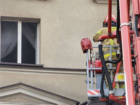 zdjęcie plebanii objętej pożarem