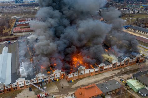 Pożar hali przemysłowej w Warszawie na Annopolu