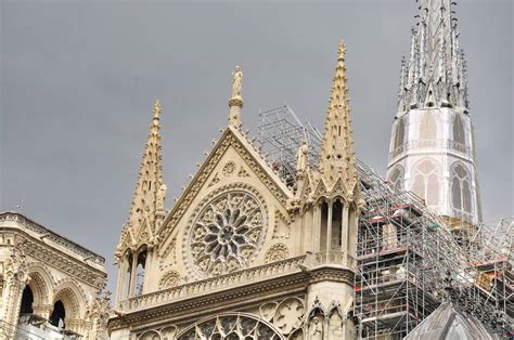 Szkice i plany renowacji katedry Notre-Dame