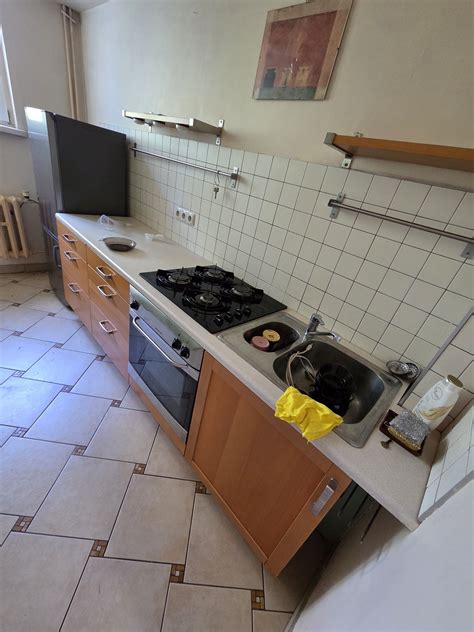 kuchnia z czystymi sprzętami, symbol bezpieczeństwa
