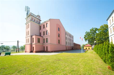 Zdjęcie przedstawiające budynek Zespołu Szkół Techniczno-Weterynaryjnych w Trzcianie