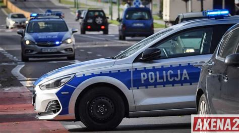 Zdjęcie nadpalonych pojazdów po serii podpaleń w Elblągu
