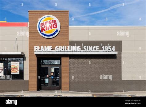 billboard z restauracją Burger King w ogniu i hasłem 