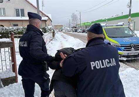 Zdjęcie przedstawiające służby i pracowników GOPS podczas symulacji kryzysowej w Łukcie