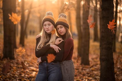 artystyczna fotografia zapałek symbolizująca połączenie i światło