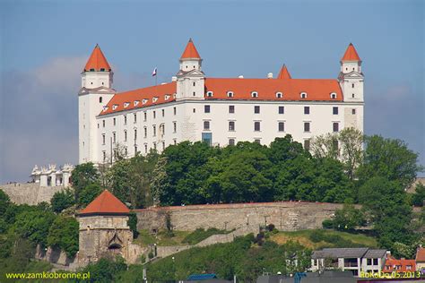 Zamek Bratysławski w Bratysławie z panoramą miasta