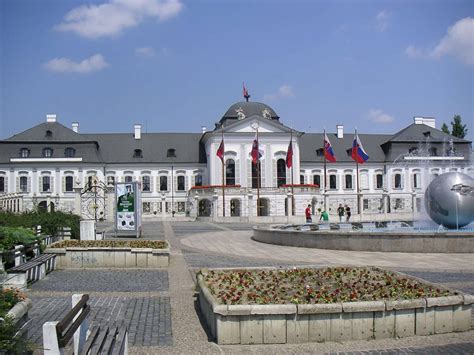 Pałac Prezydencki w Bratysławie z fontanną