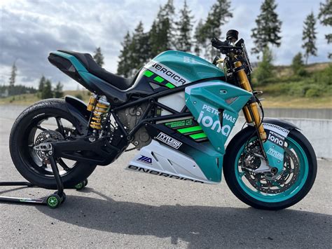Zdjęcie motocykli Energica EgoGP przed pożarem