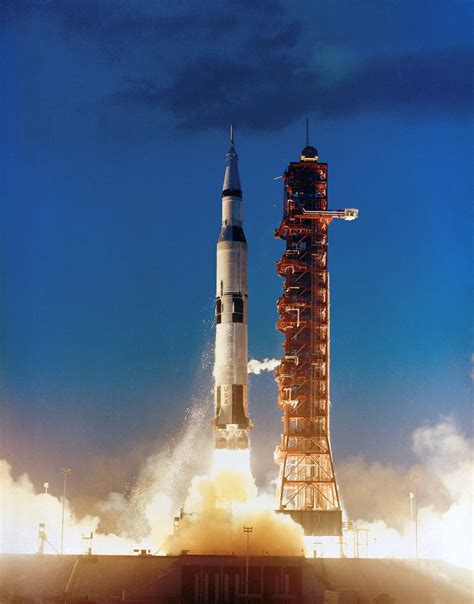 Start rakiety Saturn V z misją Apollo 11