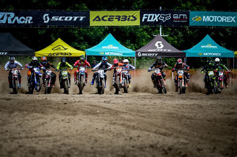 zdjęcie zwycięzców zawodów z nagrodami