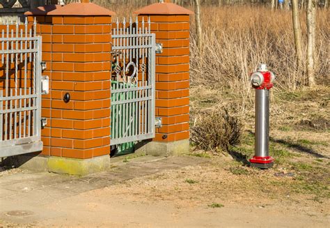 Zdjecie przedstawiajace typowy hydrant uliczny