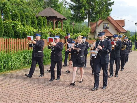 Defilada i uroczysty apel podczas jubileuszu OSP Jordanów