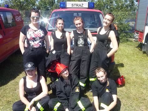 Żeńska drużyna OSP z Zedermana podczas sztafety pożarniczej