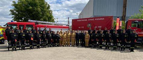 Historyczne zdjęcie pierwszego zmotoryzowanego oddziału straży pożarnej w Poznaniu