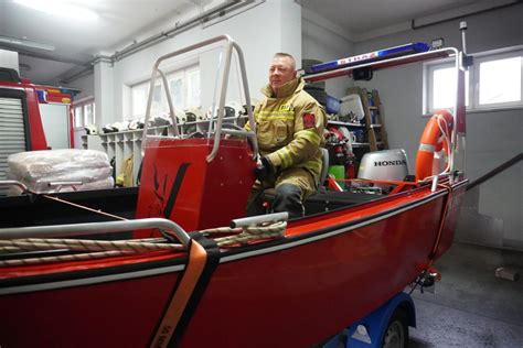 Amfibia Arko Strażaka Sama w akcji na wodzie i lądzie
