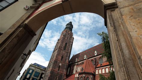 Historyczne przedstawienie kościoła św. Elżbiety we Wrocławiu z wieżą