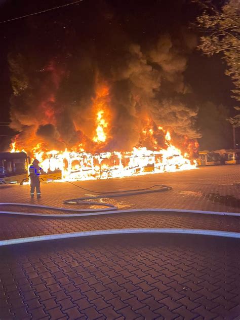 Wielka łuna ognia nad Wrocławiem podczas pożaru kościoła św. Elżbiety