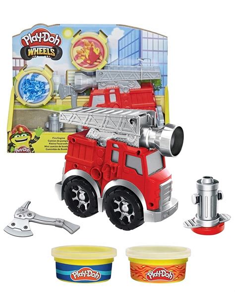 Zdjęcie przedstawiające kolorowy wóz strażacki Play-Doh z zamontowaną armatką wodną i tubami ciastoliny w kolorach ognia i wody
