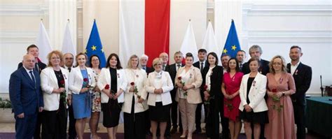 uroczystość wręczenia odznaczeń strażakom podczas posiedzenia w Zamku Królewskim w Niepołomicach