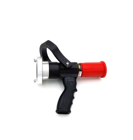 zdjęcie prądownicy strażackiej podłączonej do węża