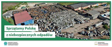 Zdjęcie z lotu ptaka przedstawiające pogorzelisko składowiska odpadów w Kluczach