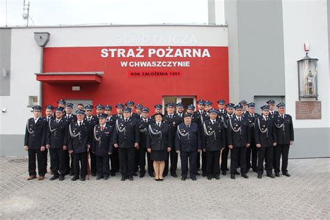 Zdjęcie przedstawiające druhów OSP Chwaszczyno podczas uroczystości lub akcji
