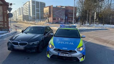 Photo of a car fire on Lipowa street in Białystok with driver intervention.