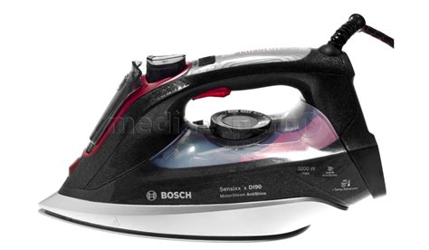 zdjęcie studyjne żelazka parowego Bosch TDA503011P z widoczną stopą Ceranium Glissee